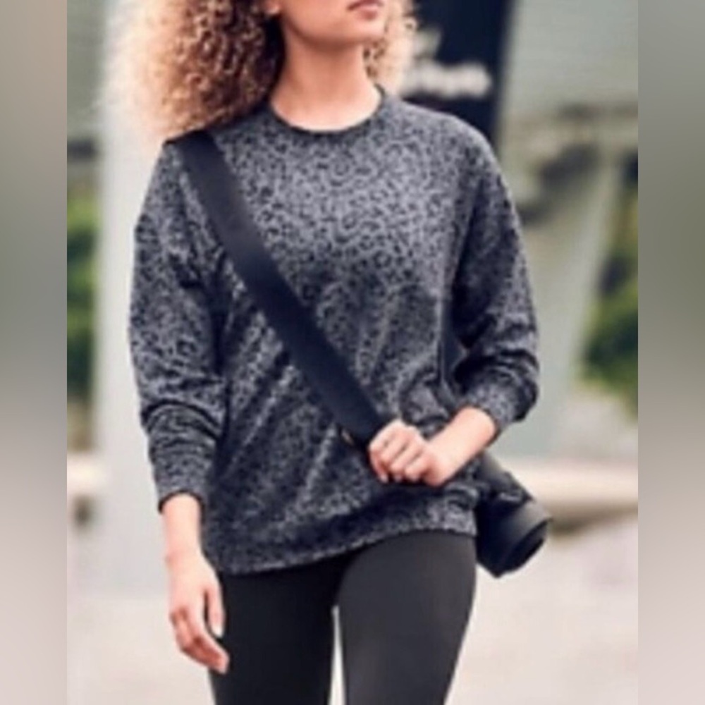 Athleta Pure Luxe Leopard Print Sweatshirt Womens Size Small Oversized Soft Top - Picture 12 of 12